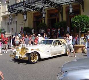 Luxuskarossen vor dem Casino in Monte Carlo