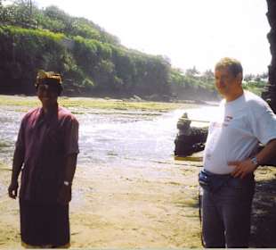Gute Freunde in Tanah Lot