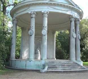 Schlosspark - Freundschaftstempel