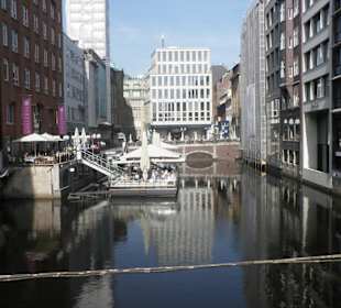 Cafés auf dem Wasser