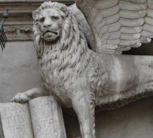 Detail am Dogenpalast