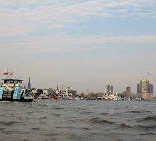 Von Barkasse Blick auf Hamburg 