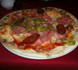 Pizza capriccosa im Grand Italia