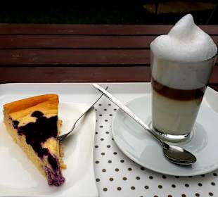 Die Naschkatze in Krummin am Ende der Allee