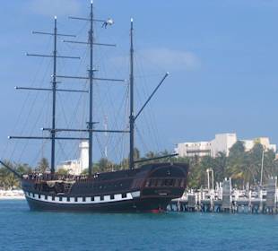 Altes Segelboot vor Isla Mujeres