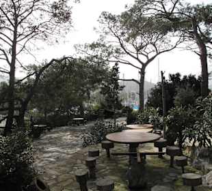 Tische und Rastplätze