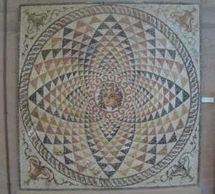 Eines der gut erhaltenen Mosaiken