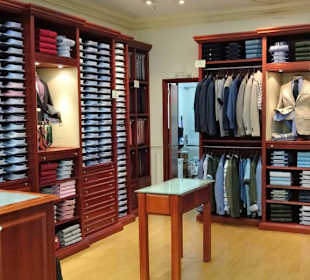 Rundgang durch das Einkaufszentrum Via Catarina