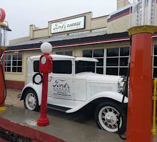 Ford Garage Restaurant Eingang