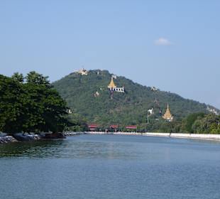 Blick vom Königspalast auf Mandalay Hill