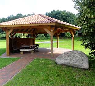 Pavillon im Dorfgarten