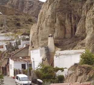Höhlenwohnungen am Berg