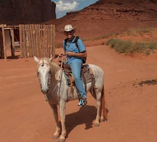 Nella Monument a cavallo