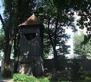 Konkatedra Matki Boskiej Zwycięskiej - cmentarz