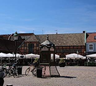 Lilla Torg, Restaurant umsäumt 