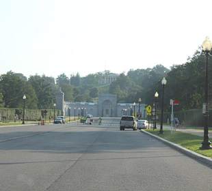 Zufahrt zum Nationalfriedhof