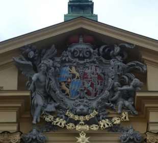 Blick zur Theatinerkirche am Odeonsplatz