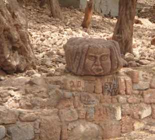 Skulptur am Hafen von Ribeira da Barca