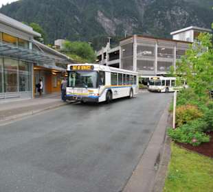 Busbahnhof, ca 300 m vom Schiff entfernt