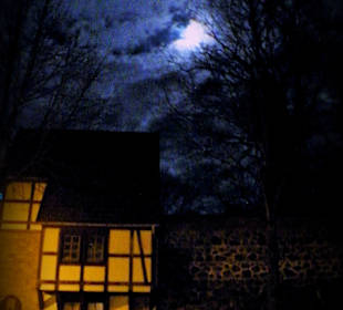 Stadtmauer bei Nacht