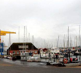Segler im Hafen