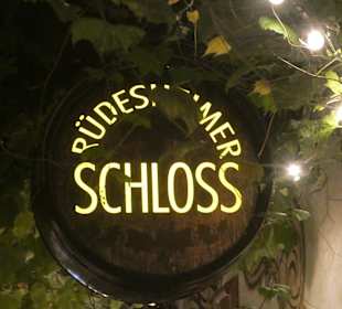 Beim Weingasthaus Rüdesheimer Schloss