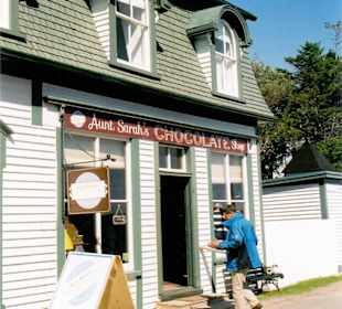 Straßenfront des Schokoladengeschäfts