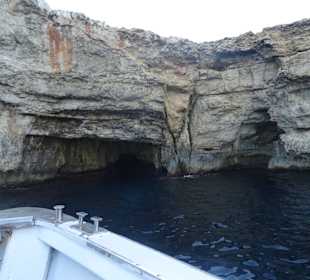 Mit dem großen Boot in die Höhlen