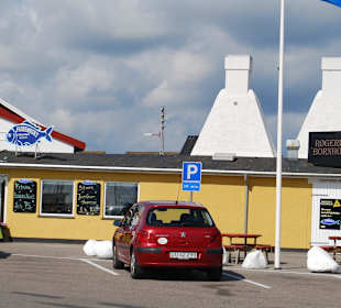 Das Fiskehus (Fischgeschäft) am Hafen