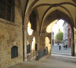 Durch die Rathauslauben Richtung Kleiner Domhof