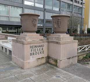 Die Reinhard-Fieser-Brücke (Oos-Fußgängerbrücke)