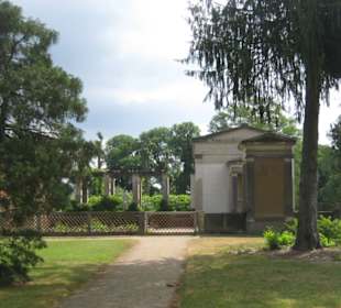 Zum griechischen Tempel