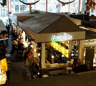 Blick aus dem ersten Stock auf die Stände