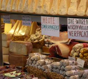 Bozen lockt mit Obst, Blumen,Wurst- und Käse