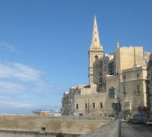 Blick auf den Turm der Saint Paul's Pro Cathedral