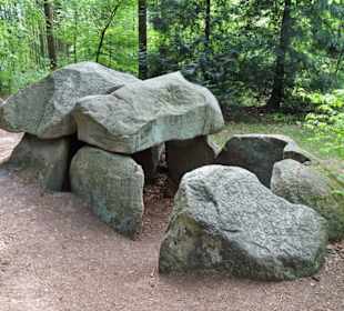 Ansichten des Großsteingrabes von Steinfeld