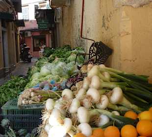 Gemüsestand in der Altstadt