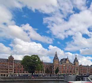 Bahnhof / Centraal Station in Amsterdam