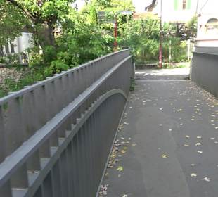 Stadtgraben mit Turm