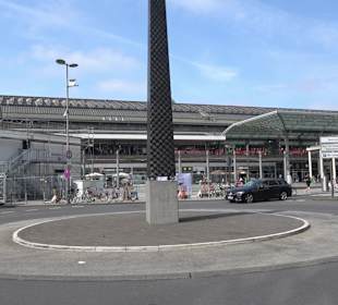 Obelisk des Tutanchamun von Rita McBride
