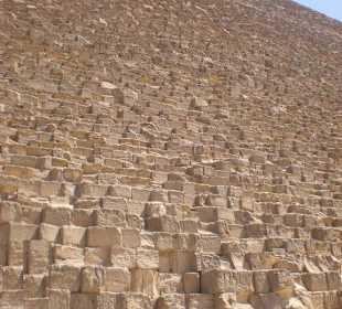 Ran and die Pyramiden