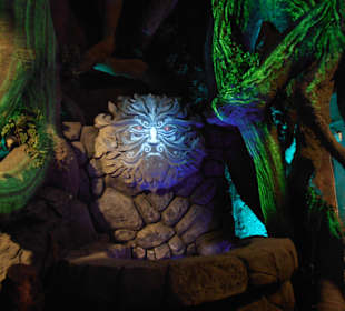 Wartebereich Holzachterbahn Wodan