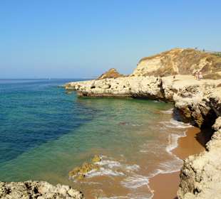 Felsküste vor dem Hotel