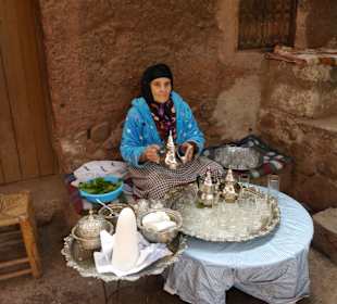 Tee bei Berberfamilie