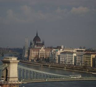 Parlament und Kettenbrücke