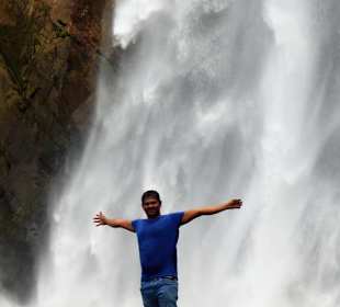 Chamila bei den Dunhinda Falls