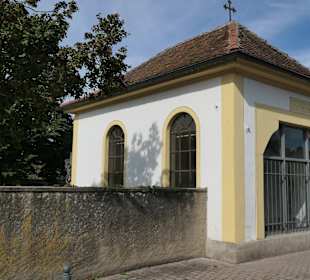 Bei der ehem. Friedhofskapelle in Sommerach