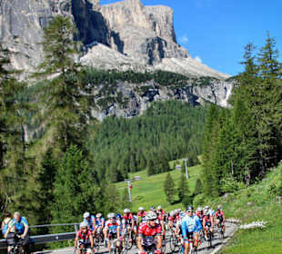 Radfahrer vor grandioser Kulisse