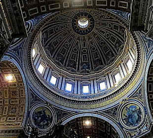  die 132 m hohe Hauptkuppel