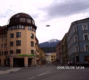 im Hintergrund Berg Isl